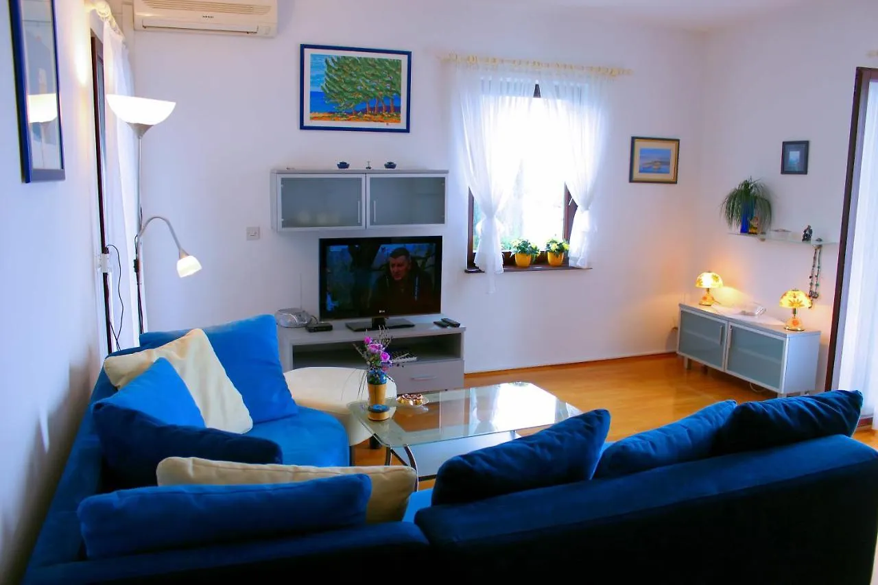 Apartment Nina A2+1 Novi Vinodolski Croatia