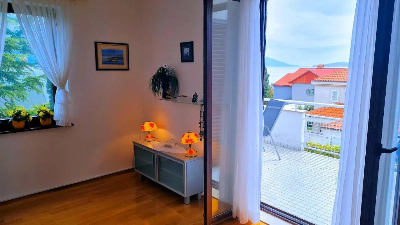 Apartment Nina A2+1 Novi Vinodolski